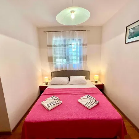 In 44158 Apartment