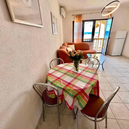 Apartment In 44158